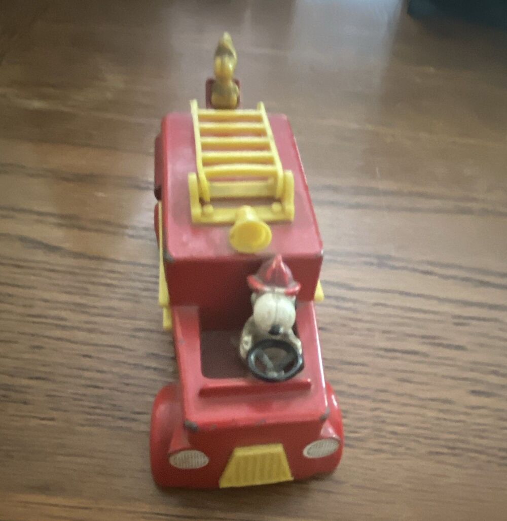 Peanuts Vintage Red/Yellow Fire Truck Toy Vehicle w/ Ladder Snoopy & Woodstock